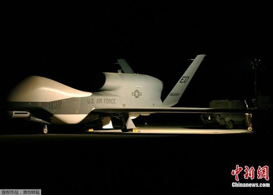 2006年2月17日，美国“全球鹰”RQ-4A无人机在秘密地点飞行。