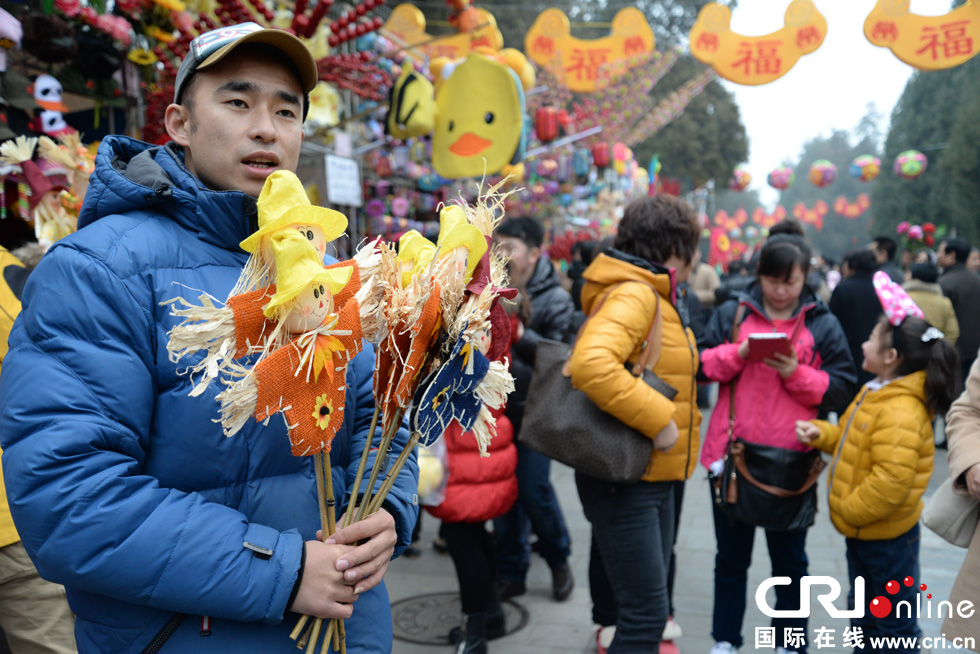 北京地坛庙会人气爆棚民俗文化受追捧