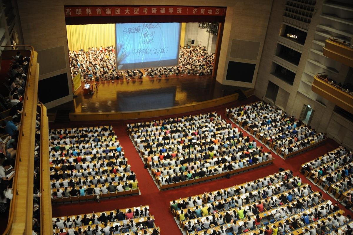 济南3500名考研学生上“巨无霸”大课